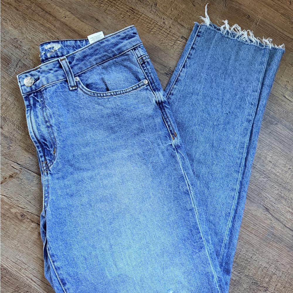 Women’s Seven7 Light Blue Marilyn boyfriend raw hem Jeans size 10